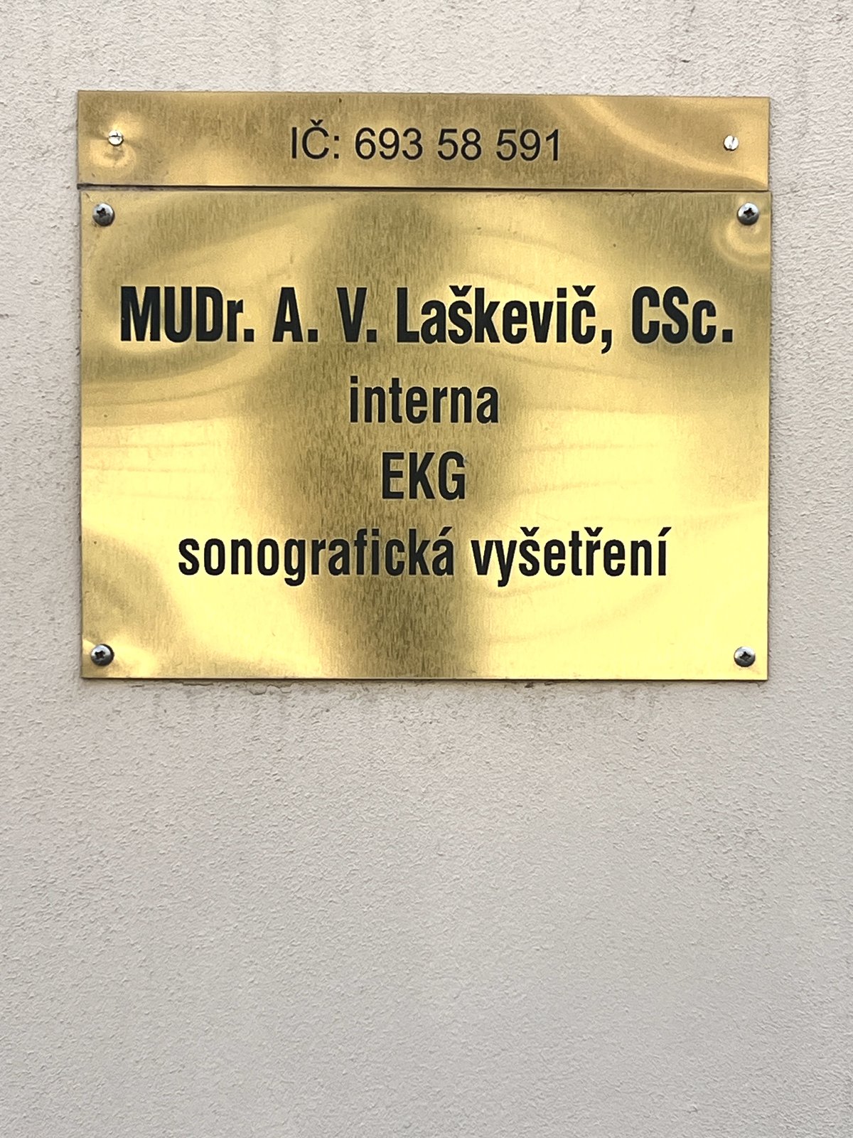 Табличка ординации MUDr. A. V. Laškevič, CSc.